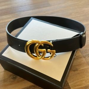 Women’s Gucci belt - black leather with Gold logo